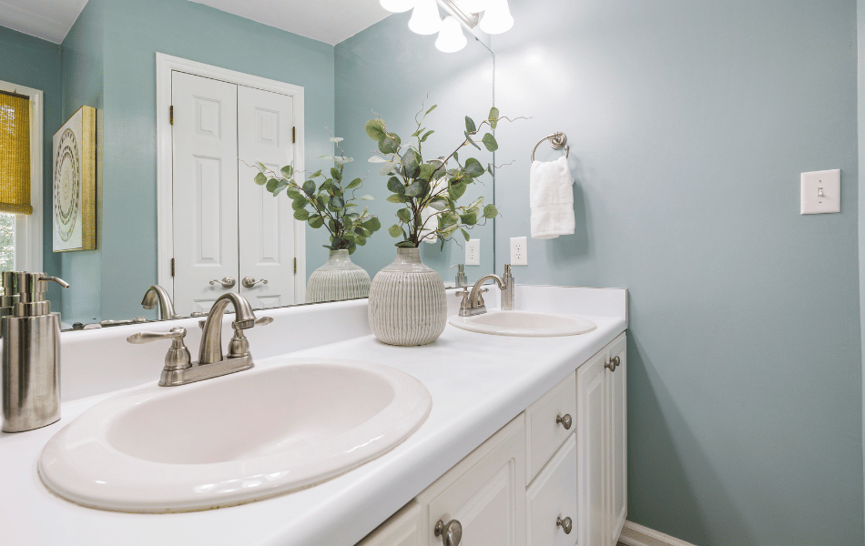 How to Make a Small Bathroom Look Bigger ()